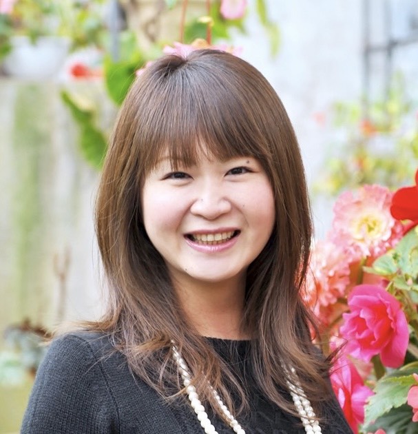 よしなが　さとえ